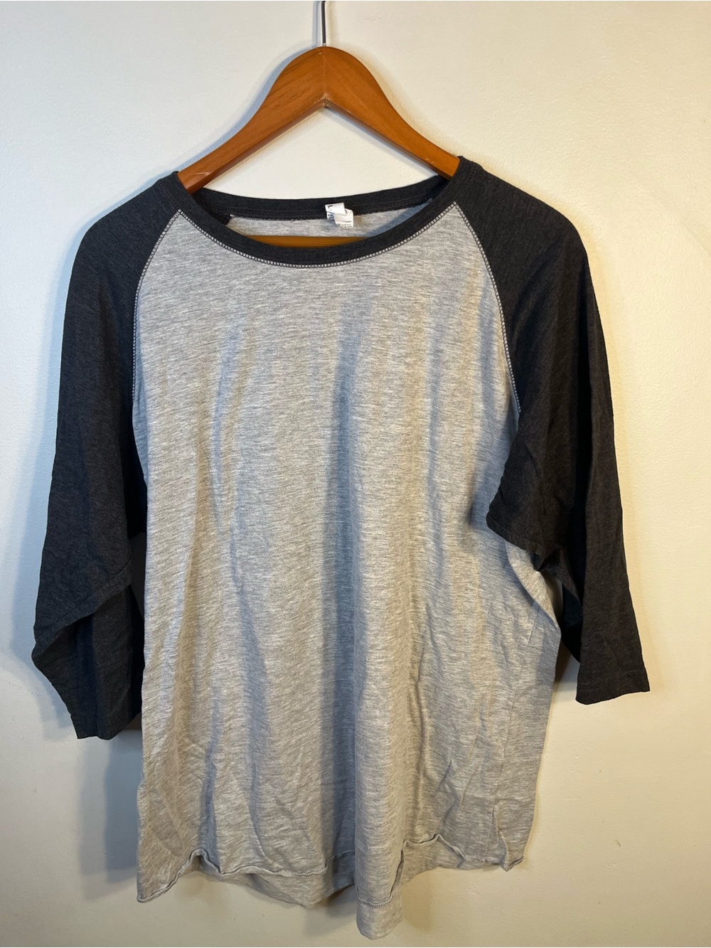 Raglan Baseball Shirt Gray with Dark Gray Sleeves Women’s XL